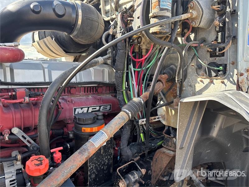 Mack CXU613 Тягачі