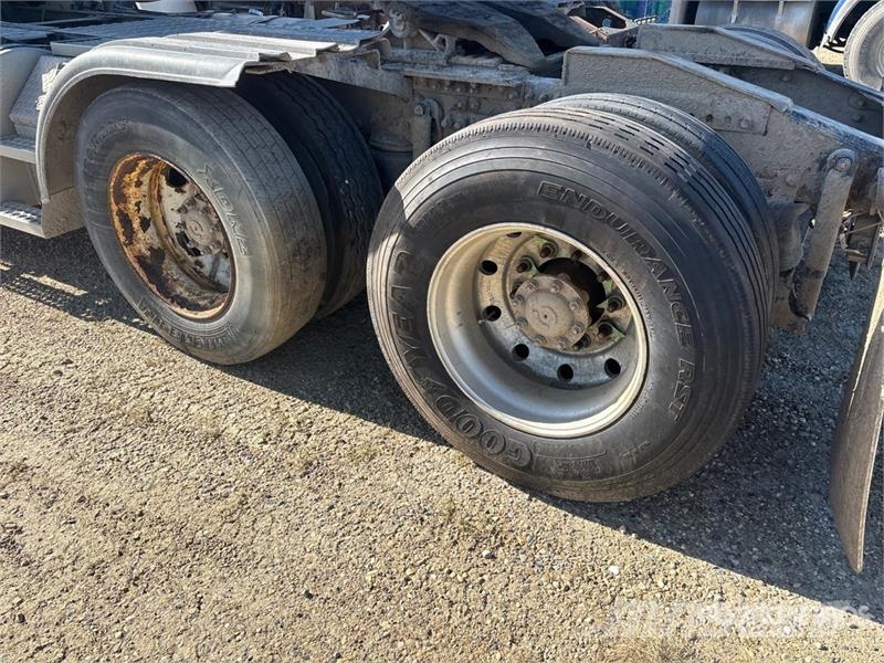 Mack CXU613 Autotractoare