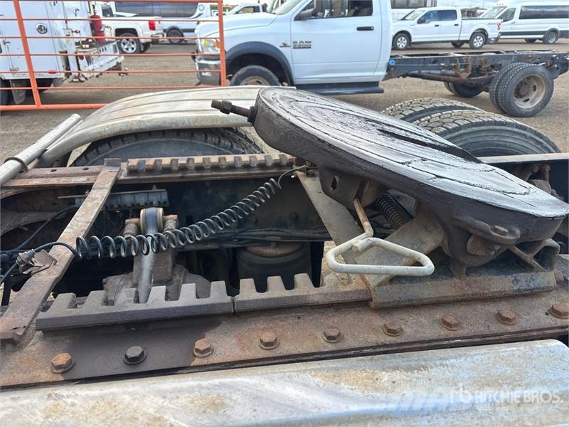 Mack CXU613 Nyergesvontatók