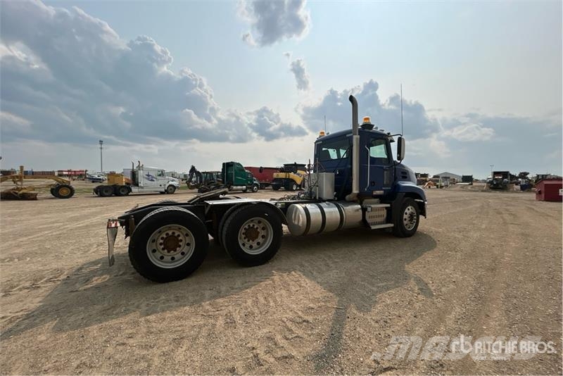 Mack CXU613 曳引機組件