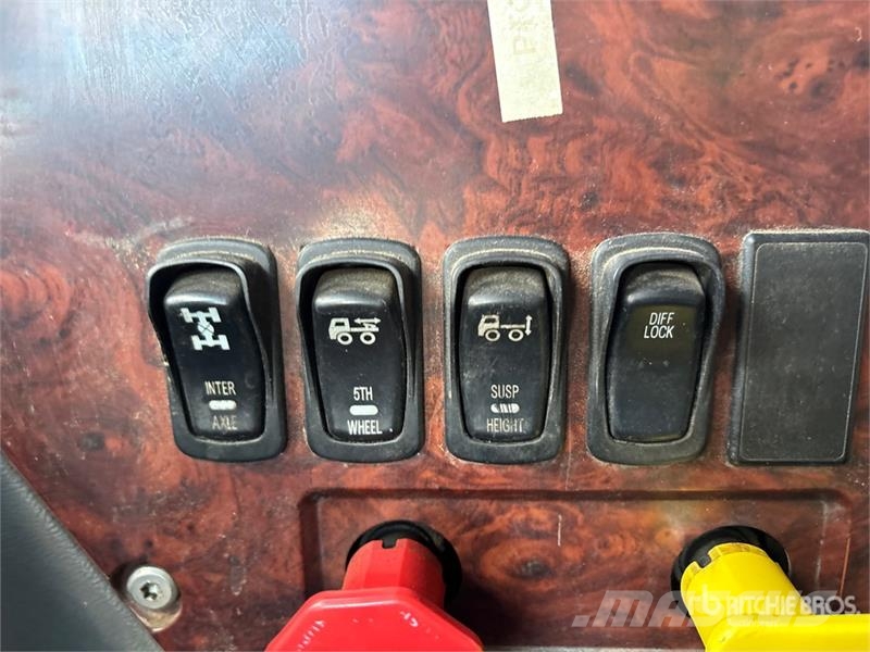 Mack CXU613 Тягачі