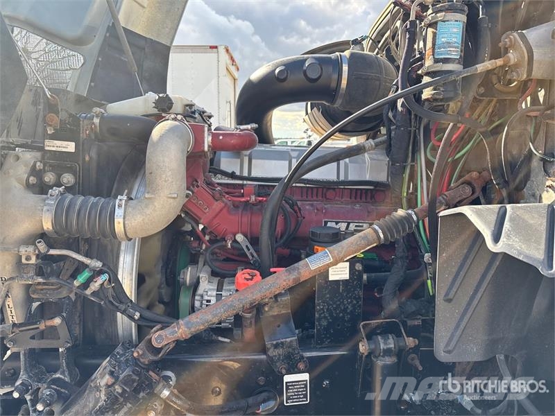 Mack CXU613 Тягачі