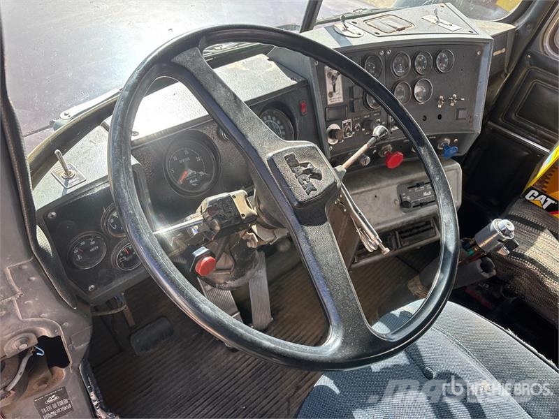 Mack Econodyne R688ST 6x4 Grain Truck Kmetijski / žitni tovornjaki