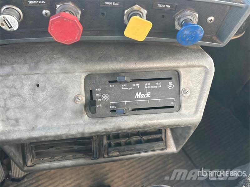 Mack Econodyne R688ST 6x4 Grain Truck Kmetijski / žitni tovornjaki