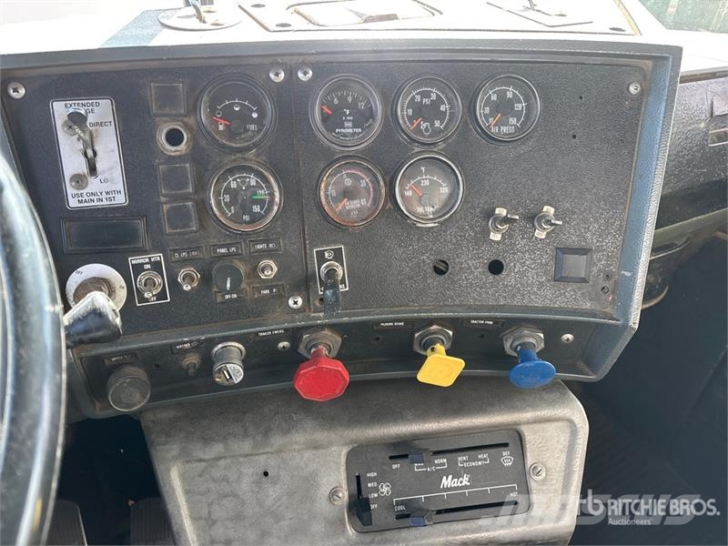 Mack Econodyne R688ST 6x4 Grain Truck Kmetijski / žitni tovornjaki