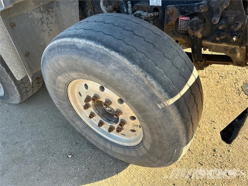 Mack Granite 8x4 Twin-Steer Cab and Chassis Cabines