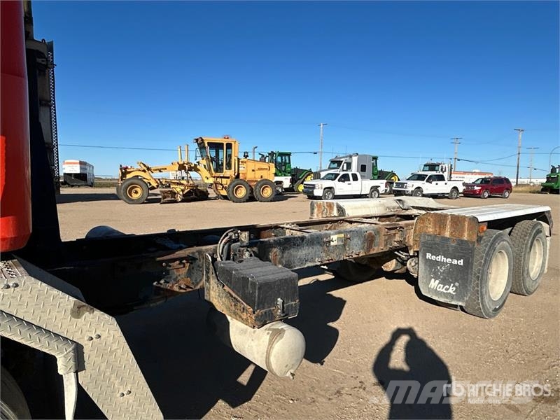 Mack Granite 8x4 Twin-Steer Cab and Chassis Cabines