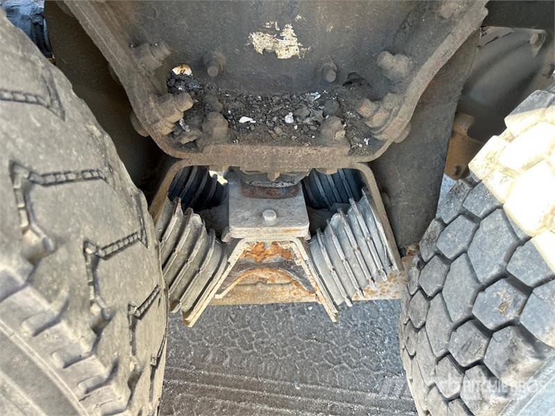 Mack Granite 8x4 Twin-Steer Cab and Chassis Cabines