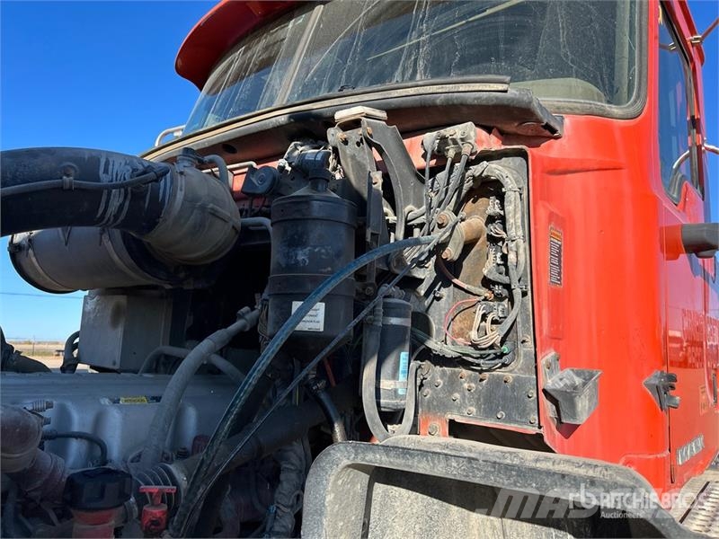 Mack Granite 8x4 Twin-Steer Cab and Chassis Cabines