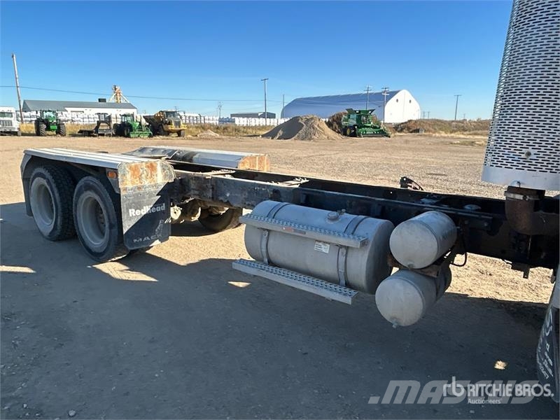 Mack Granite 8x4 Twin-Steer Cab and Chassis Cabines