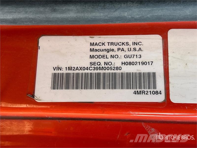 Mack Granite 8x4 Twin-Steer Cab and Chassis Cabines