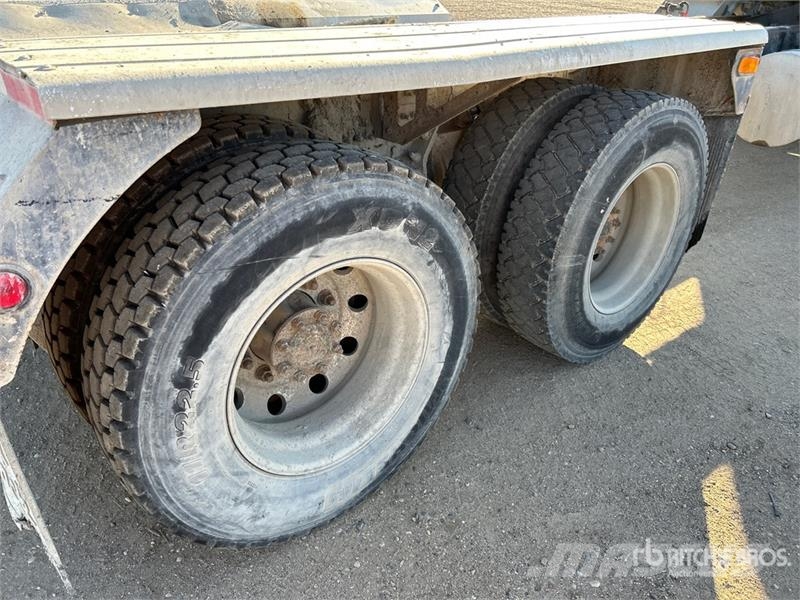 Mack Granite 8x4 Twin-Steer Cab and Chassis Cabines