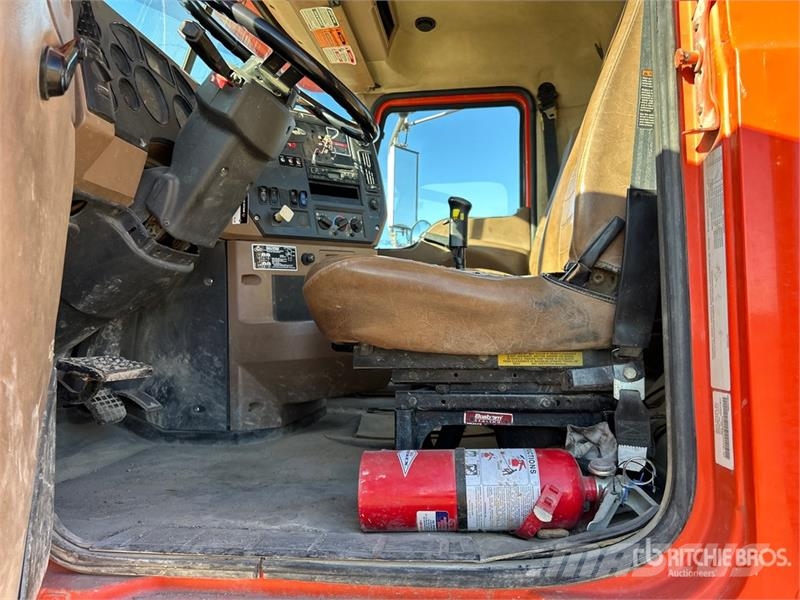 Mack Granite 8x4 Twin-Steer Cab and Chassis Cabines