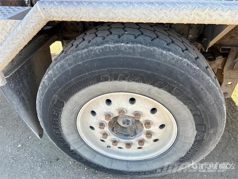 Mack Granite 8x4 Twin-Steer Cab and Chassis Cabines