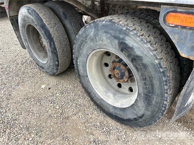 Mack GU713 8x4 Twin-Steer Cab and Chassis Kabine i unutrašnjost