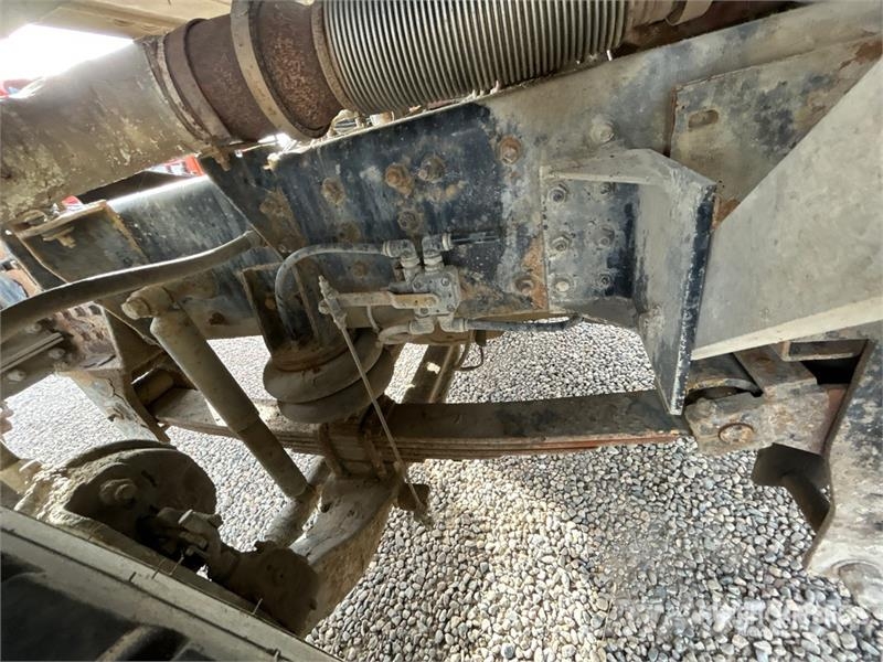 Mack GU713 8x4 Twin-Steer Cab and Chassis Kabine i unutrašnjost