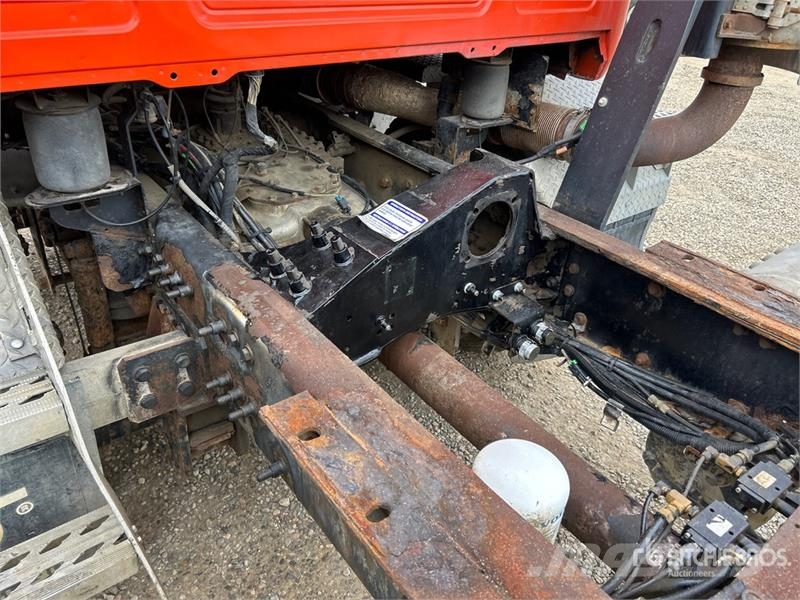 Mack GU713 8x4 Twin-Steer Cab and Chassis Kabine i unutrašnjost