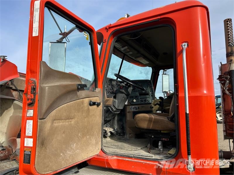 Mack GU713 8x4 Twin-Steer Cab and Chassis Kabine i unutrašnjost