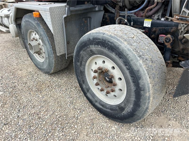 Mack GU713 8x4 Twin-Steer Cab and Chassis Kabine i unutrašnjost