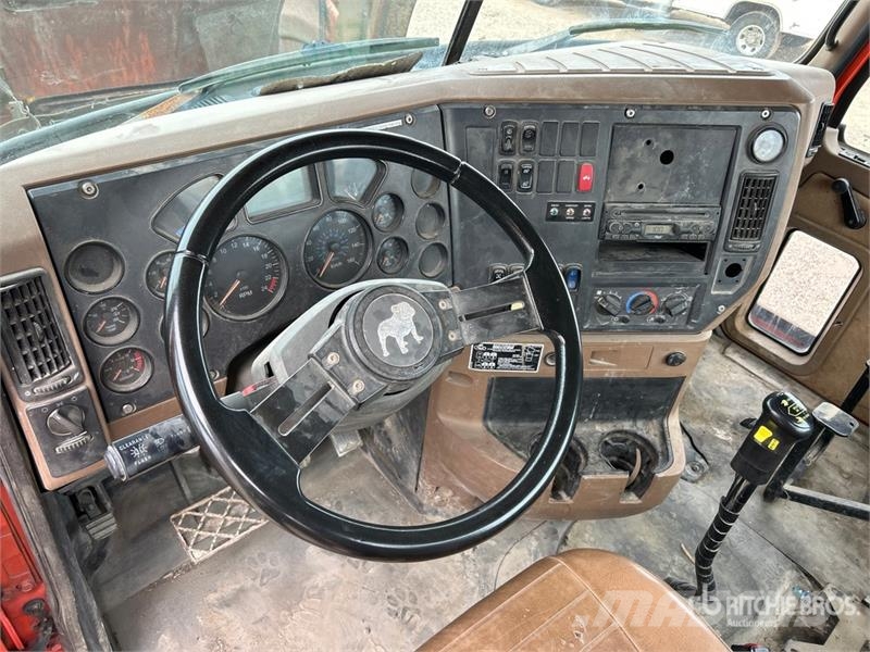 Mack GU713 8x4 Twin-Steer Cab and Chassis Kabine i unutrašnjost