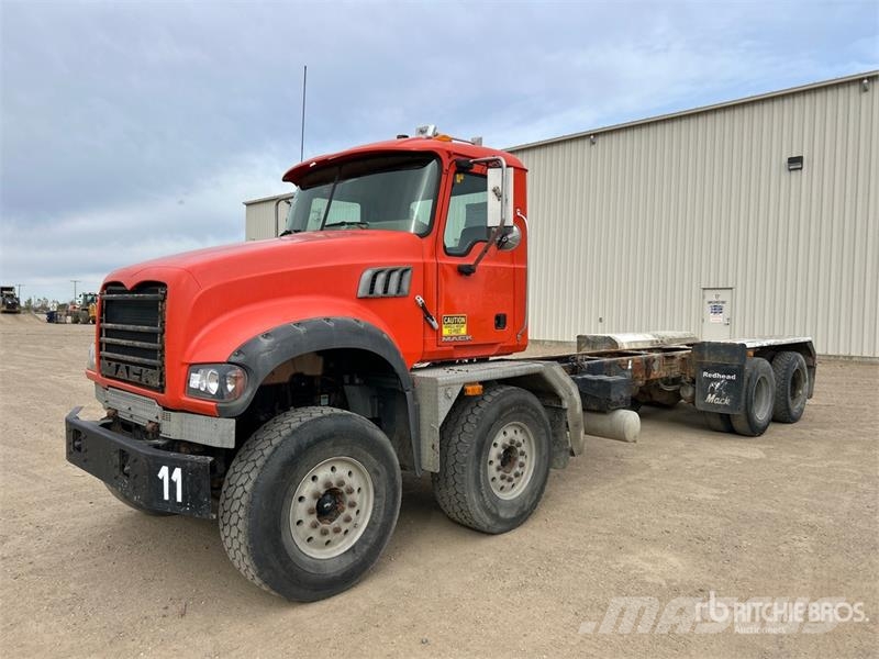 Mack GU713 8x4 Twin-Steer Cab and Chassis Kabine i unutrašnjost