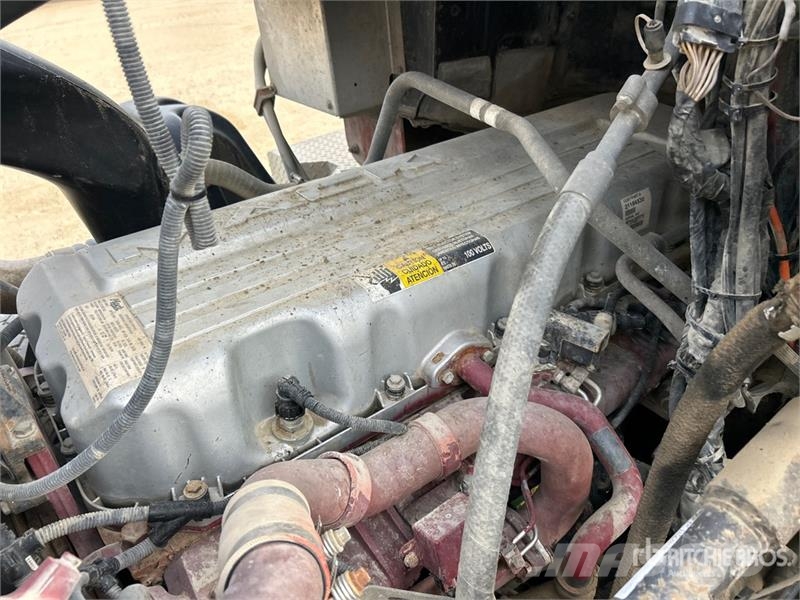 Mack GU713 8x4 Twin-Steer Cab and Chassis Kabine i unutrašnjost