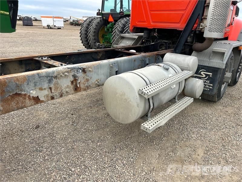 Mack GU713 8x4 Twin-Steer Cab and Chassis Kabine i unutrašnjost
