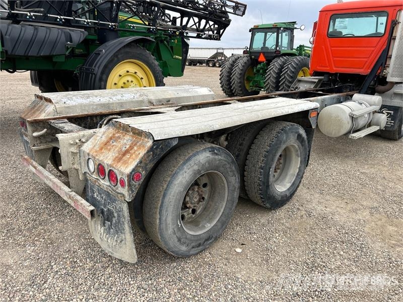 Mack GU713 8x4 Twin-Steer Cab and Chassis Kabine i unutrašnjost