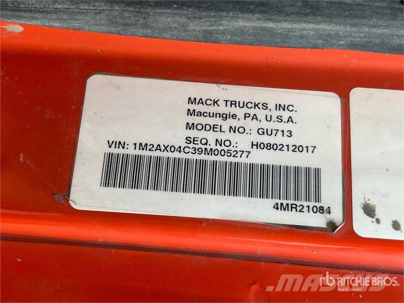 Mack GU713 8x4 Twin-Steer Cab and Chassis Kabine i unutrašnjost