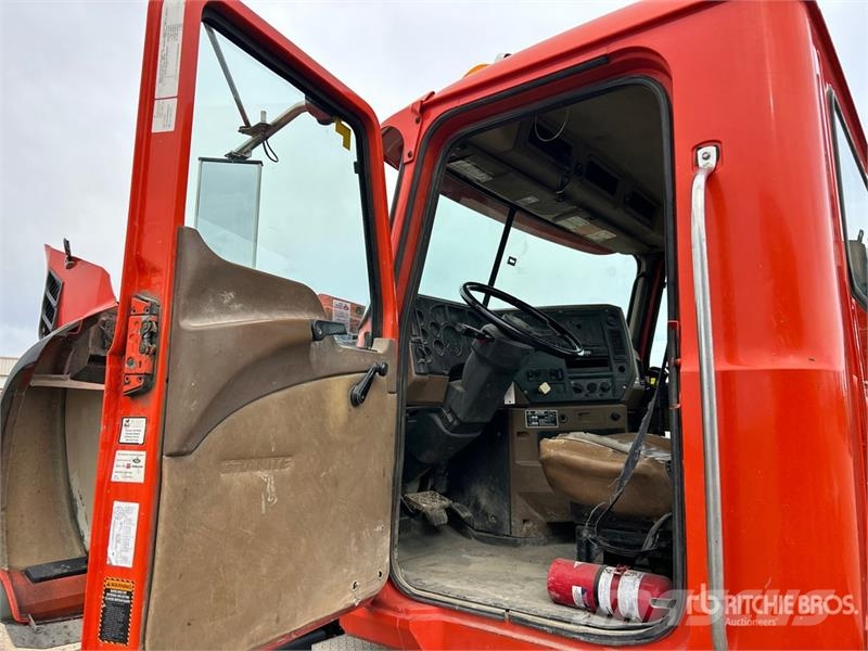 Mack GU713 8x4 Twin-Steer Cab and Chassis Kabine i unutrašnjost