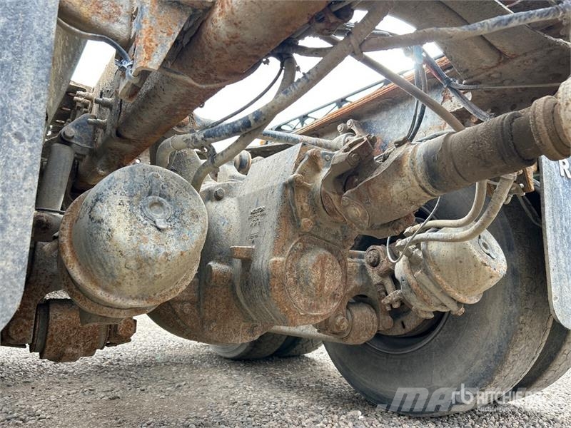 Mack GU713 8x4 Twin-Steer Cab and Chassis Kabine i unutrašnjost