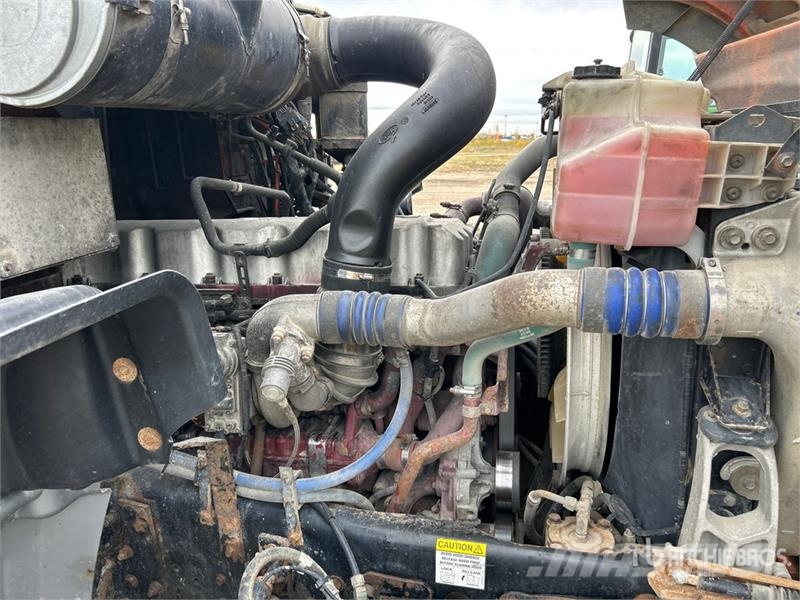 Mack GU713 8x4 Twin-Steer Cab and Chassis Kabine i unutrašnjost