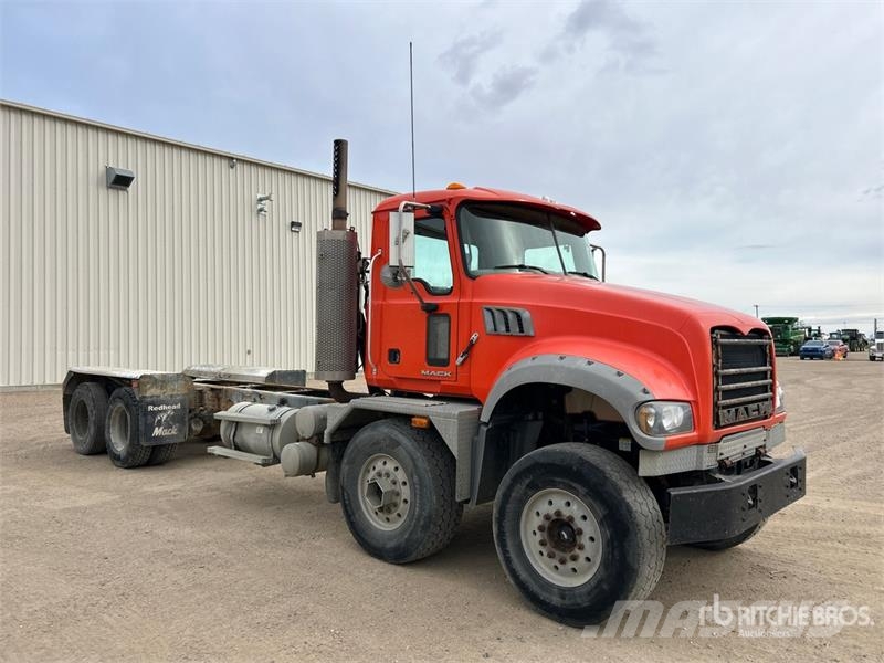 Mack GU713 8x4 Twin-Steer Cab and Chassis Kabine i unutrašnjost