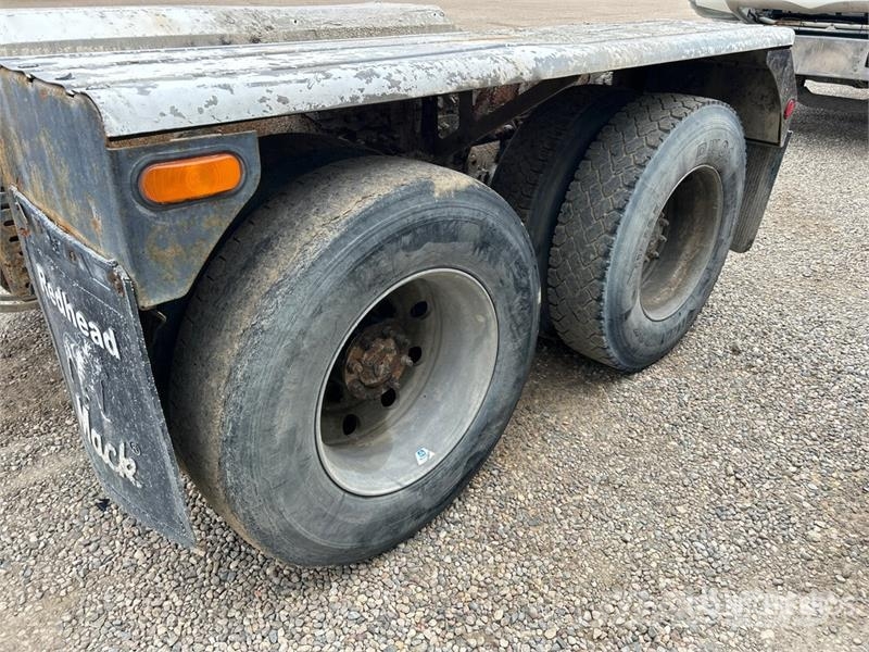 Mack GU713 8x4 Twin-Steer Cab and Chassis Kabine i unutrašnjost