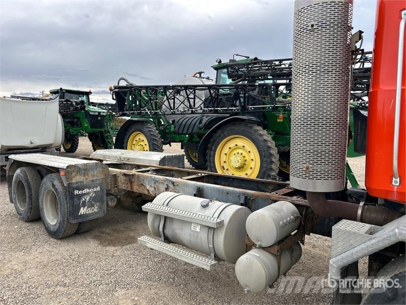 Mack GU713 8x4 Twin-Steer Cab and Chassis Kabine i unutrašnjost