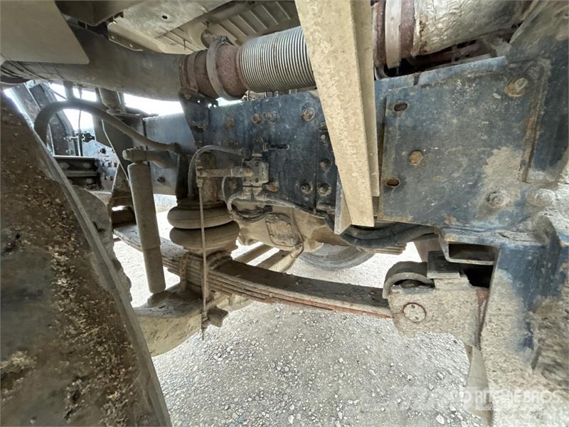 Mack GU713 Cab and Chassis Kabine i unutrašnjost