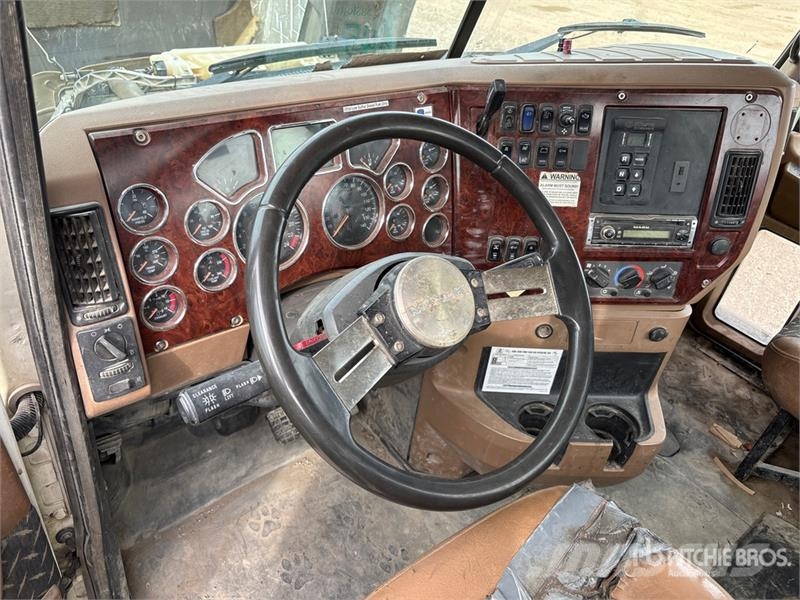 Mack GU714 8x6 Cab and Chassis Kabine i unutrašnjost