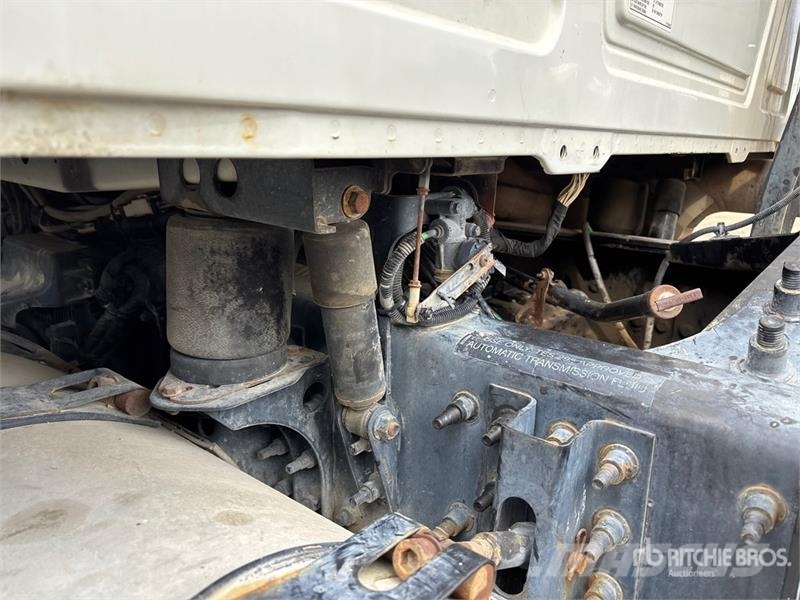 Mack GU714 8x6 Cab and Chassis Kabine i unutrašnjost