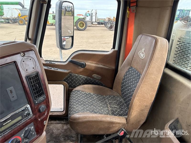 Mack GU714 8x6 Cab and Chassis Kabine i unutrašnjost