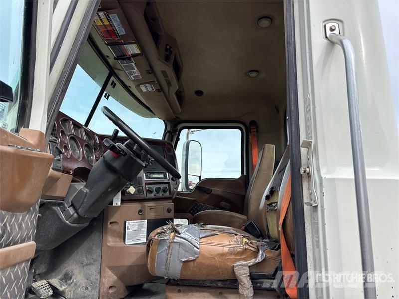 Mack GU714 8x6 Cab and Chassis Kabine i unutrašnjost