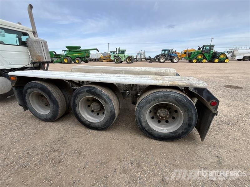 Mack GU714 8x6 Cab and Chassis Kabine i unutrašnjost