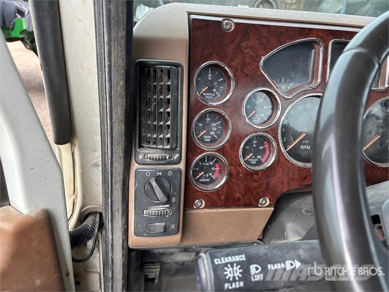 Mack GU714 8x6 Cab and Chassis Kabine i unutrašnjost