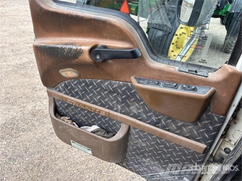 Mack GU714 8x6 Cab and Chassis Kabine i unutrašnjost