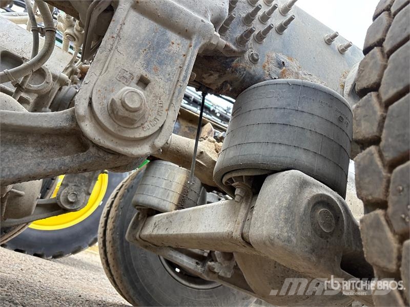 Mack GU714 8x6 Cab and Chassis Kabine i unutrašnjost