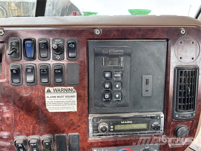Mack GU714 8x6 Cab and Chassis Kabine i unutrašnjost