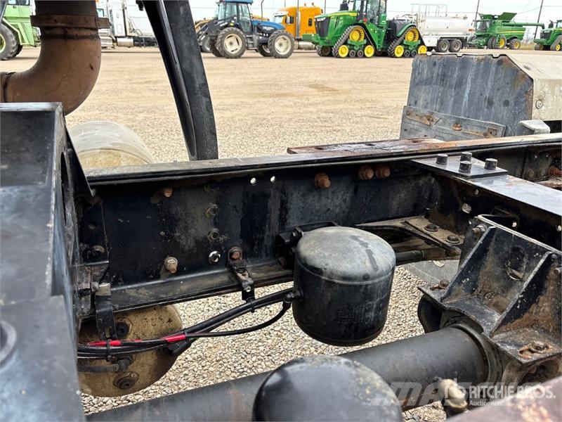 Mack GU714 8x6 Cab and Chassis Kabine i unutrašnjost