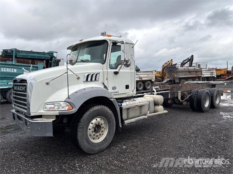 Mack GU800 6x4 Cab and Chassis Cabins and interior