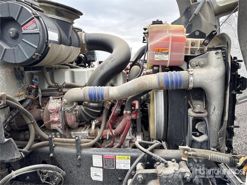 Mack GU800 6x4 Cab and Chassis Cabins and interior