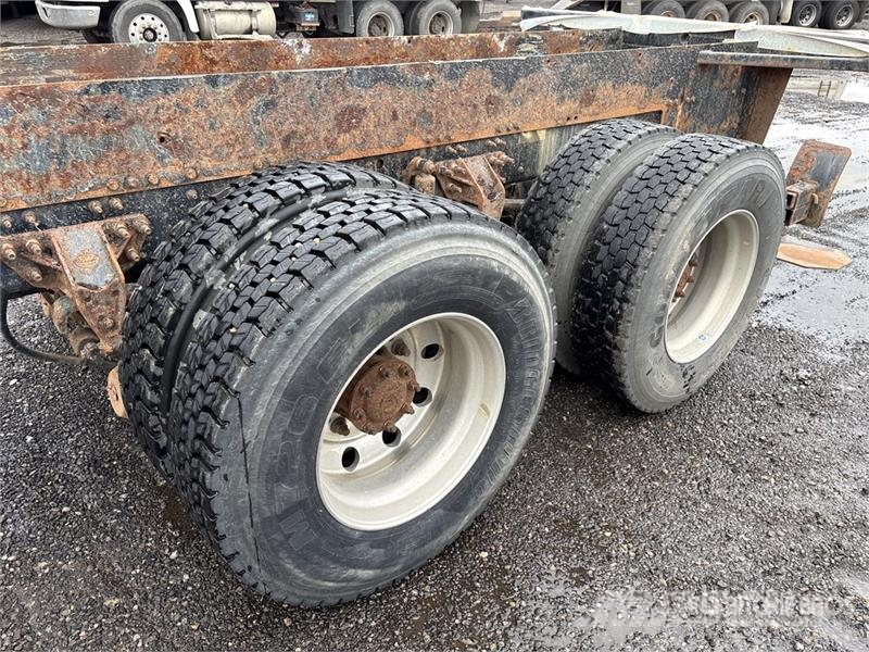 Mack GU800 6x4 Cab and Chassis Cabins and interior