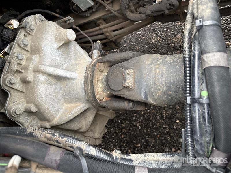 Mack GU800 6x4 Cab and Chassis Cabins and interior